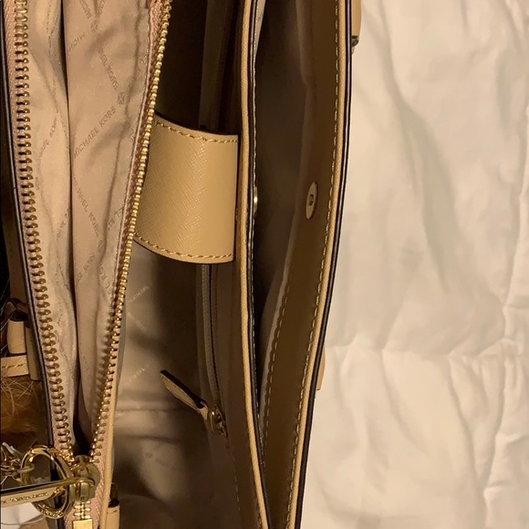 MK 4pcs set medium satchel,wristlet,wallet & acc - Picture 7 of 7